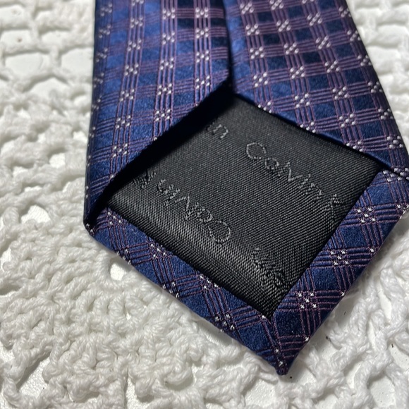 Calvin Klein 100% silk tie - Picture 5 of 6